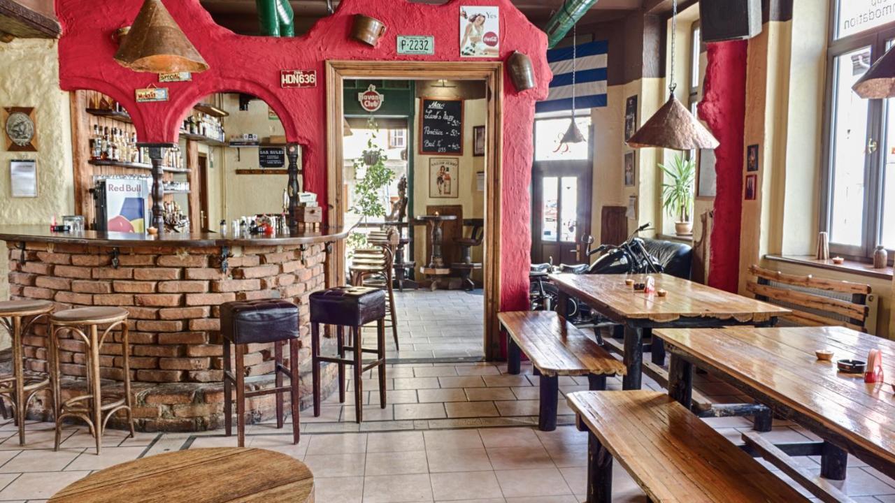 Cuba Bar & Hostel Ceske Budejovice Exterior foto