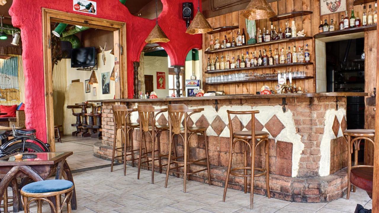 Cuba Bar & Hostel Ceske Budejovice Exterior foto
